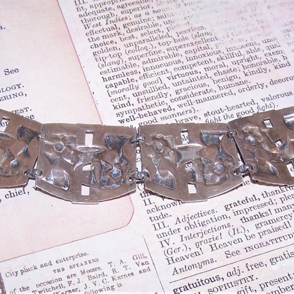 Mid Century Sterling Silver Link Bracelet - Ribbons Tied Up in Bows - Picture 6 of 7